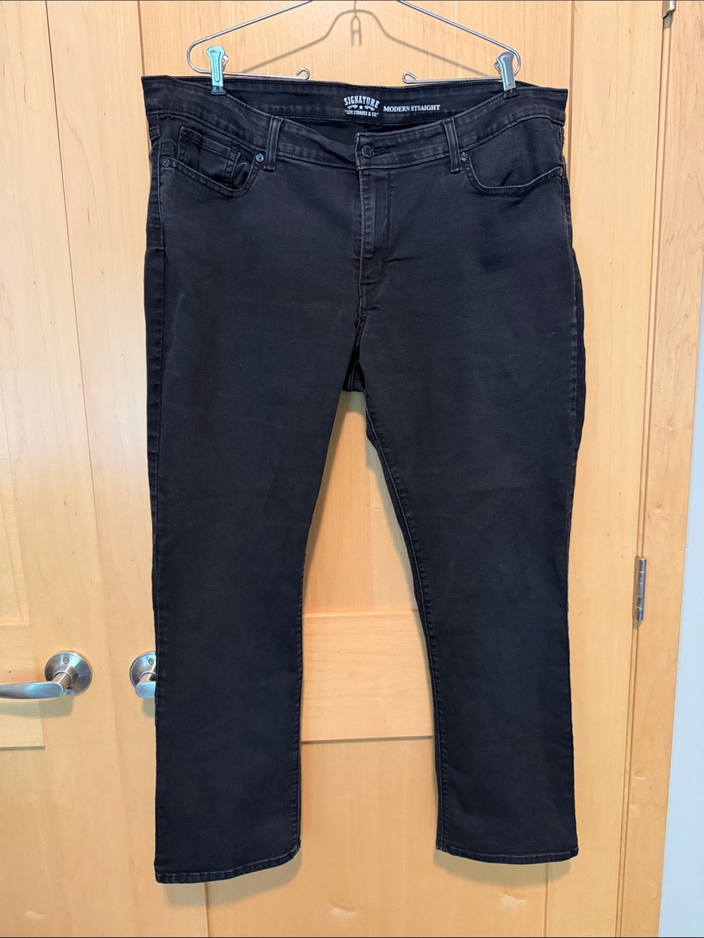 Signature by Levi Strauss Women’s Black Straight Leg Jeans